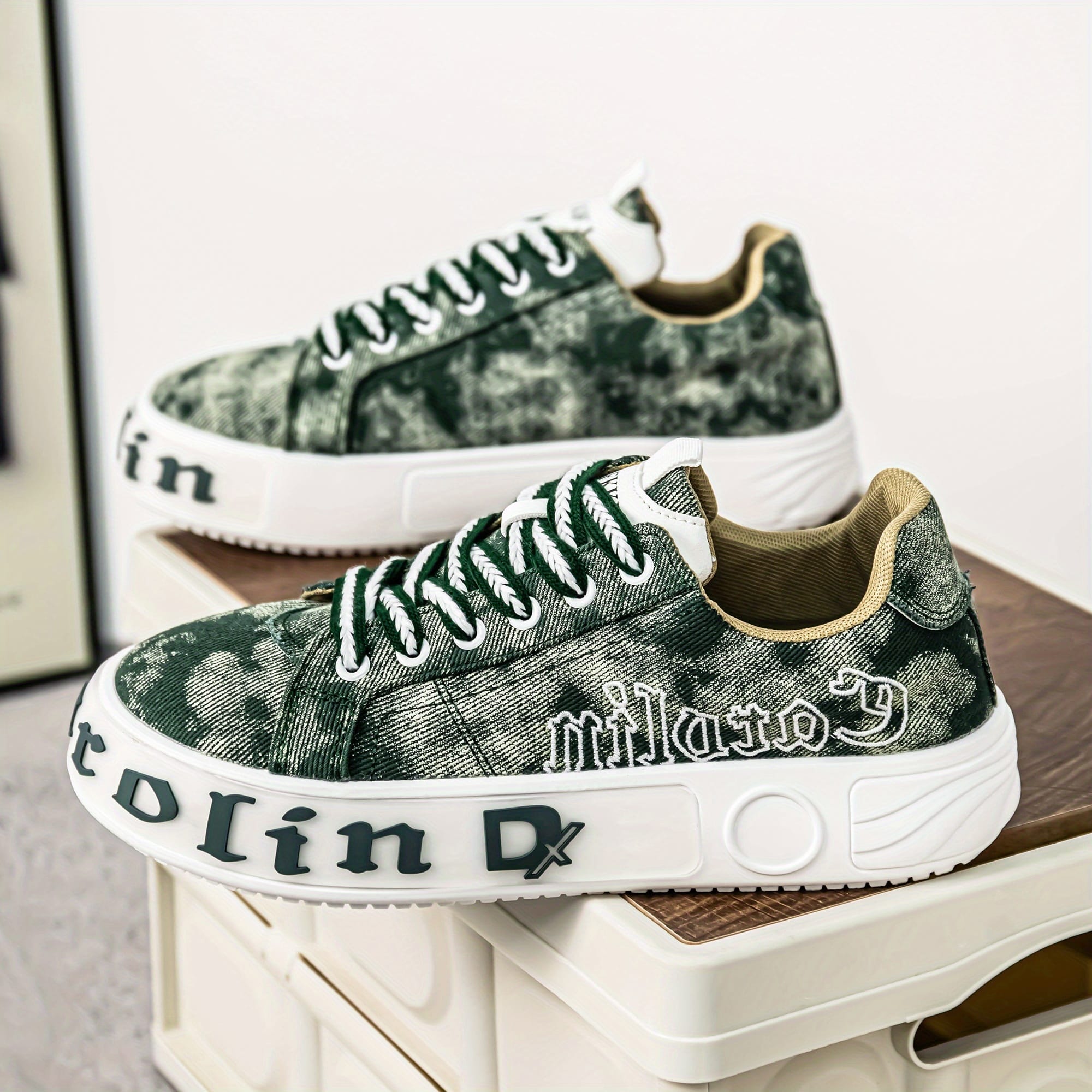 BJ888 Men'S Streetwear Skate Shoes - Low-Top Canvas Sneakers with Breathable Fabric Lining & Durable PVC Sole, Green Camo Design for Casual, Outdoor, Daily Wear, Skateboarding Shoes, Outdoor Footwear, Sporty Look, Fabric Lined Interior