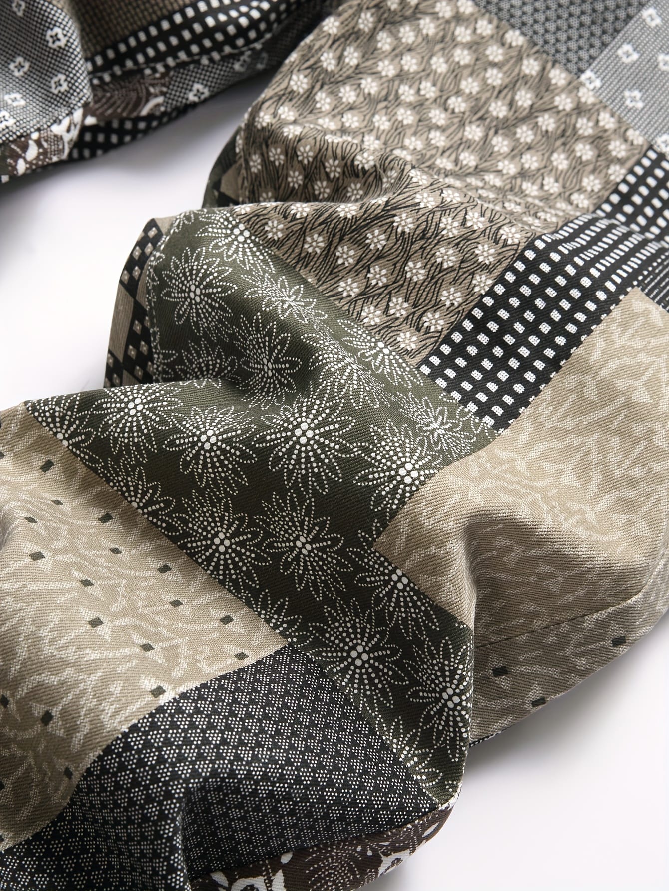 Stylish Patchwork Denim Jeans with Random Print Pattern