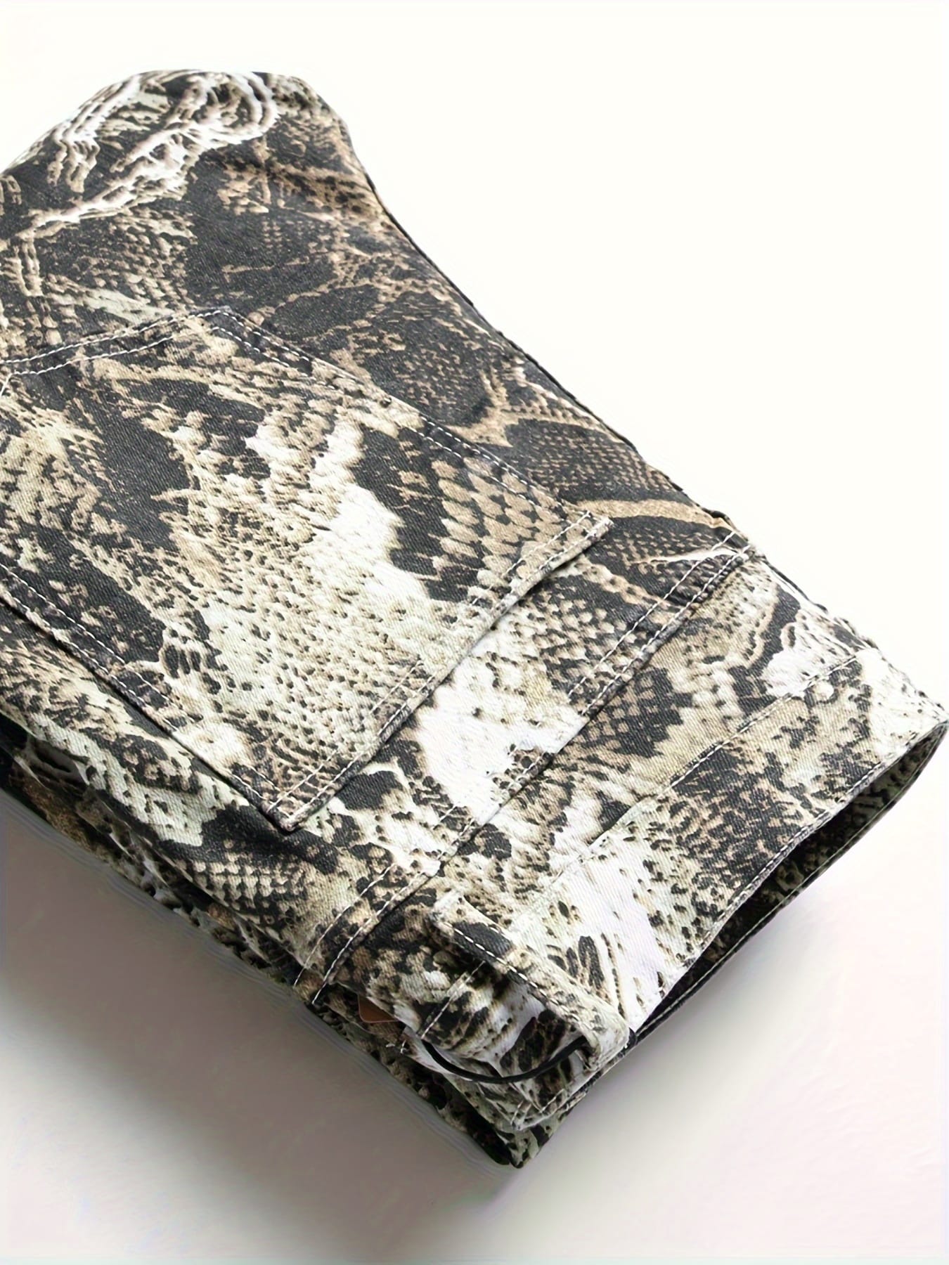 Men's Slim Fit Snake Print Jeans - Streetwear Animal Pattern Stretch Denim Pants for Concerts & Night Out, All-Season Comfort Regular Length Casual Trousers, Concertready Clothing, Streetstyle Attire, Stylish Snake Pattern, Sleek Fabric Construction