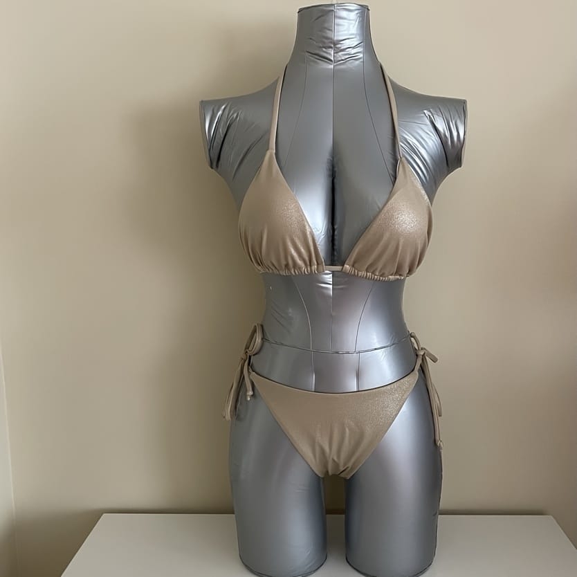 An Inflatable Half-body Clothing Model For Ladies