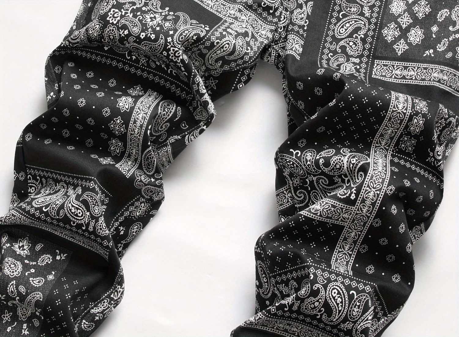 Paisley & Floral Pattern Slim Fit Jeans, Men's Casual Street Style Slightly Stretch Denim Pants For Spring Summer