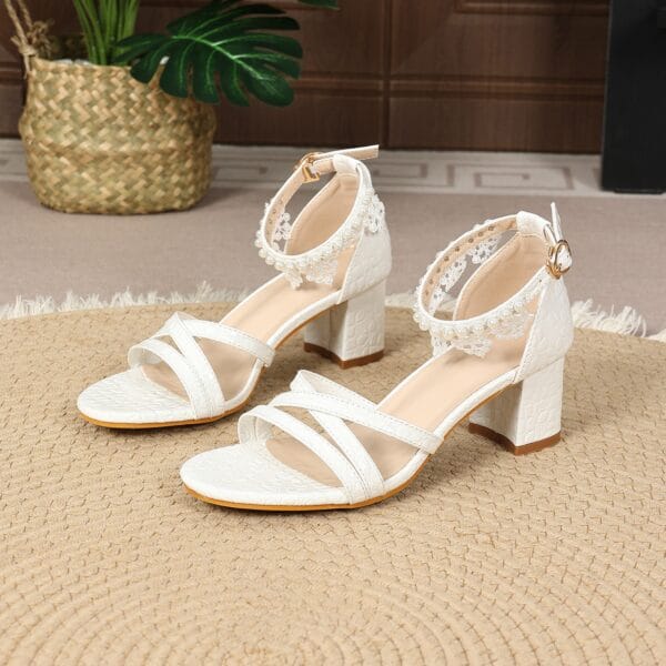 Elegant Women'S Shoes, Sweet Style Sandals, Thick Heel Round Toe, Pearl and Lace Flower Design, Suitable for Evening, Party, Wedding Wear