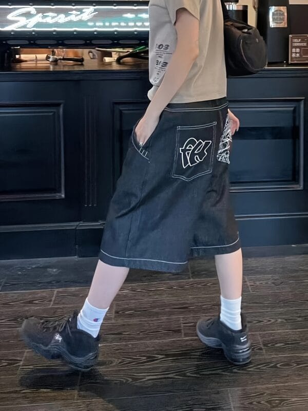 Men's Hip-Hop Street Style Mid-Waist Loose Straight Denim Shorts - Skateboard Casual 19.05cm Length, Plus Size Original Color Jeans, Machine Washable for Beach & Urban Fashion, Streetwear Essentials, Highwaisted Design, Durable Fabric, Trendy Embroidery, Sturdy Construction, Streetwear Enthusiasts