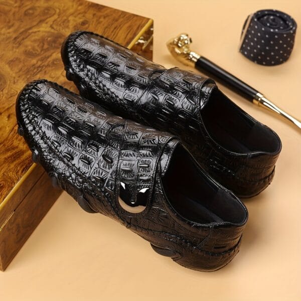 2025 Spring New High-End Luxury Embossed Genuine Leather Shoes, Top Layer Cowhide + Silent Wear-Resistant Rubber Sole, Slip-On Classic Loafers, 3 Colors Available, High Quality Coating + Buckle Design, Plus Size Options, Suitable for Daily Use, Business & Banquets, Outdoor Activities, Repurchase Satisfaction Rate Up to 93%