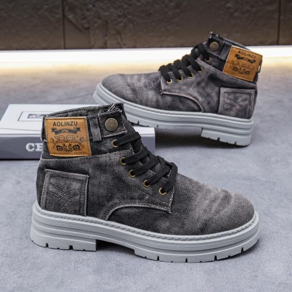 Men's Vintage American-Style Chunky Sole Western Work Boots for Fall/Winter 2025 - Distressed Design