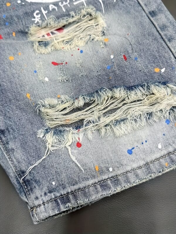 Men's Casual Distressed Denim Shorts with Geometric Bear Graphic Print - Knee-Length Mid-Thigh Regular Fit, Machine Washable & Functional Pockets for Summer Streetwear, Shorts Jeans, Streetwear Fashion, Warm Weather Clothing, Urban Street Style, Durable Construction, Street Style Lovers