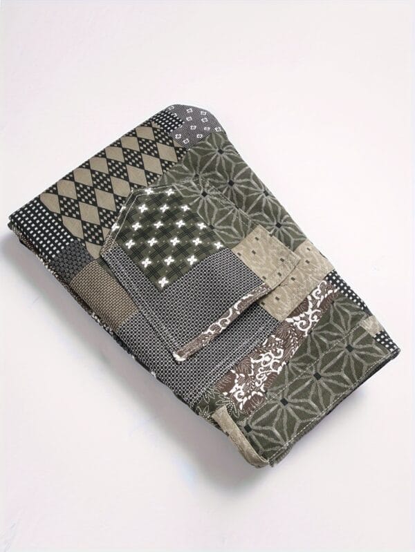 Stylish Patchwork Denim Jeans with Random Print Pattern