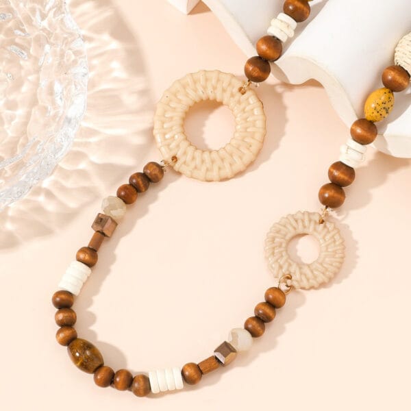 Bohemian Wooden Beaded Long Necklace with Vacation-Style Rattan Ring, Retro Ethnic Accessory Featuring Randomly Assorted Large Beads