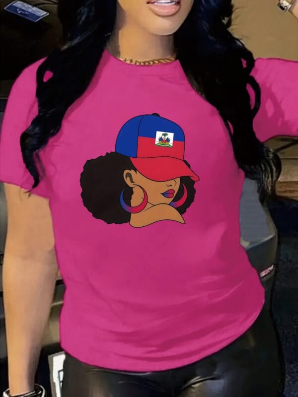 T-Shirt Femme – Fierté Haïtienne, Design Patriotique avec Drapeau & Silhouette Féminine