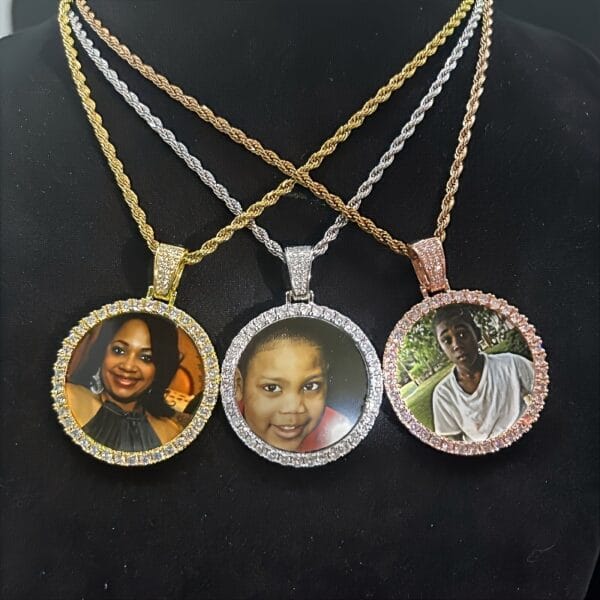Collier pendentif photo rond personnalisé – Style hip-hop, zircone cubique et cuivre, cadeau personnalisé unique pour garçons