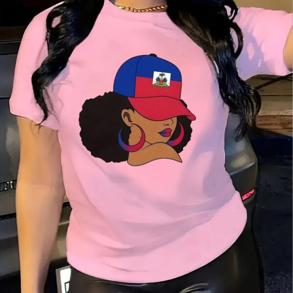T-Shirt Femme – Fierté Haïtienne, Design Patriotique avec Drapeau & Silhouette Féminine