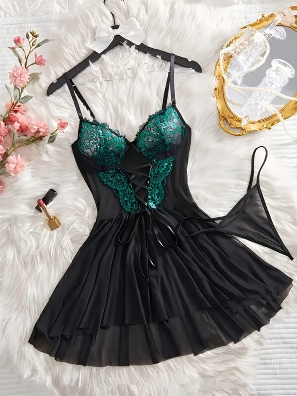 Chemise de nuit sexy semi-transparente en dentelle bicolore contrastante, col en V, dos nu, ceinture réglable, robe à bretelles transparente, vêtement de détente à maintien moyen avec tissu doux et léger créant une atmosphère confortable et romantique