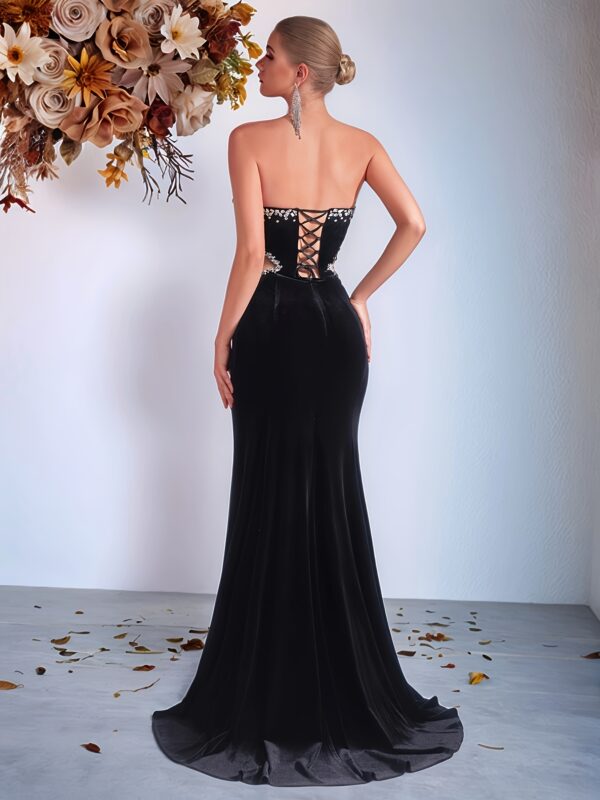 Robe de soirée moulante noire élégante à col en V et perles avec superposition en maille - Taille haute, dos nu, idéale pour les fêtes et événements formels, robe de soirée formelle, robe de soirée, silhouette élégante, design sophistiqué