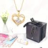 Rose rouge artificielle éternelle dans une boîte en verre – Cadeau idéal pour la Saint-Valentin, la fête des Mères ou Noël pour femme, épouse, petite amie ou grand-mère – Décoration d'intérieur élégante avec pendentif en forme de cœur