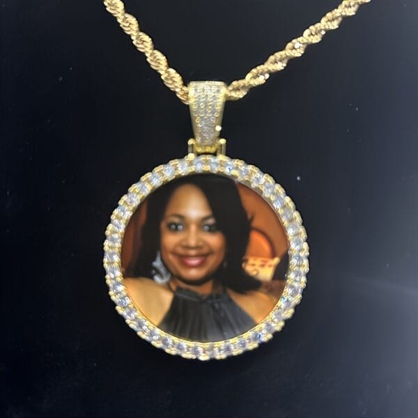 Collier pendentif photo rond personnalisé – Style hip-hop, zircone cubique et cuivre, cadeau personnalisé unique pour garçons