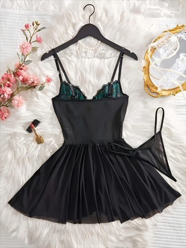 Chemise de nuit sexy semi-transparente en dentelle bicolore contrastante, col en V, dos nu, ceinture réglable, robe à bretelles transparente, vêtement de détente à maintien moyen avec tissu doux et léger créant une atmosphère confortable et romantique