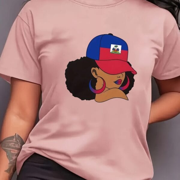 T-Shirt Femme – Fierté Haïtienne, Design Patriotique avec Drapeau & Silhouette Féminine