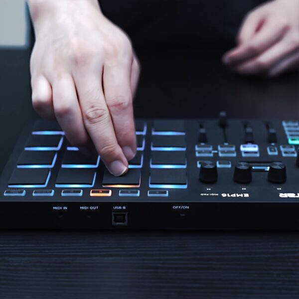 UTIMO MIDI Pad Controller Beat Maker Machine 16 RGB Velocity Sensitive Beat Pads, 16 Level, Full/Half Level, OLED Display, MIDI In/Out, USB Powered, Plastic, for Studio Recordin